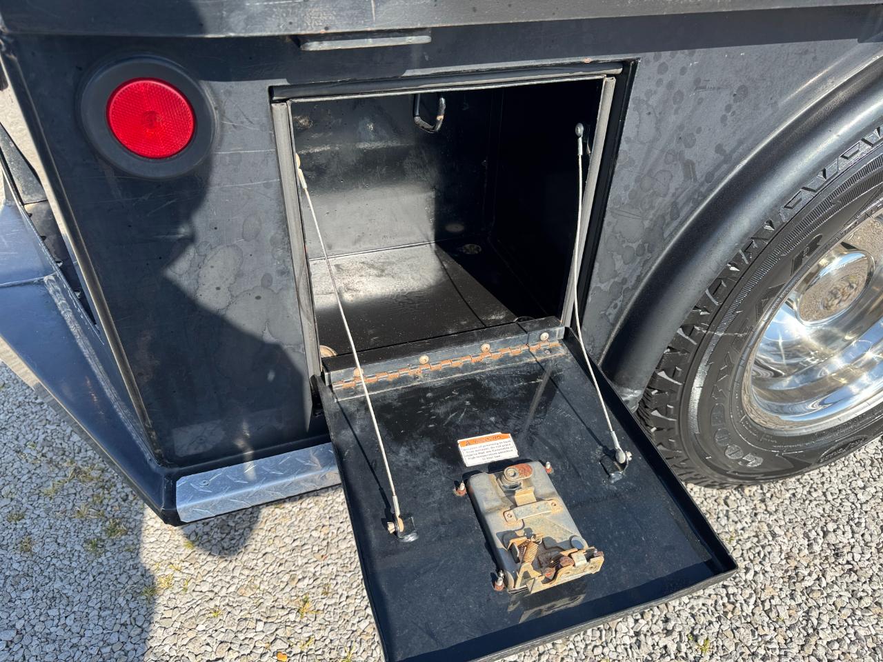 Ford Super Duty F-350 DRW 2WD Reg Cab 141" WB 60" CA XL 2007