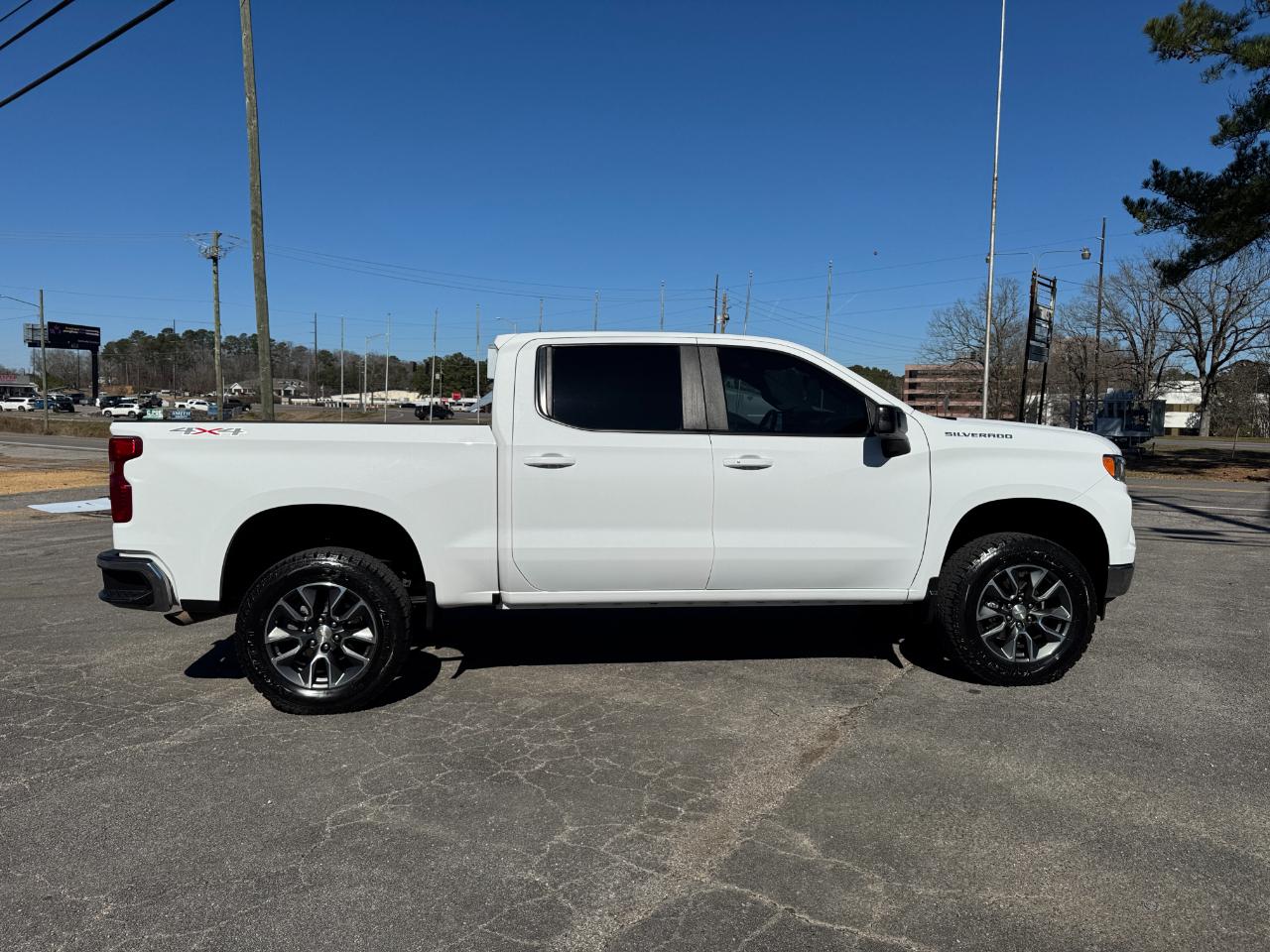 Chevrolet Silverado 1500 4WD Crew Cab 147" LT w/1LT 2023