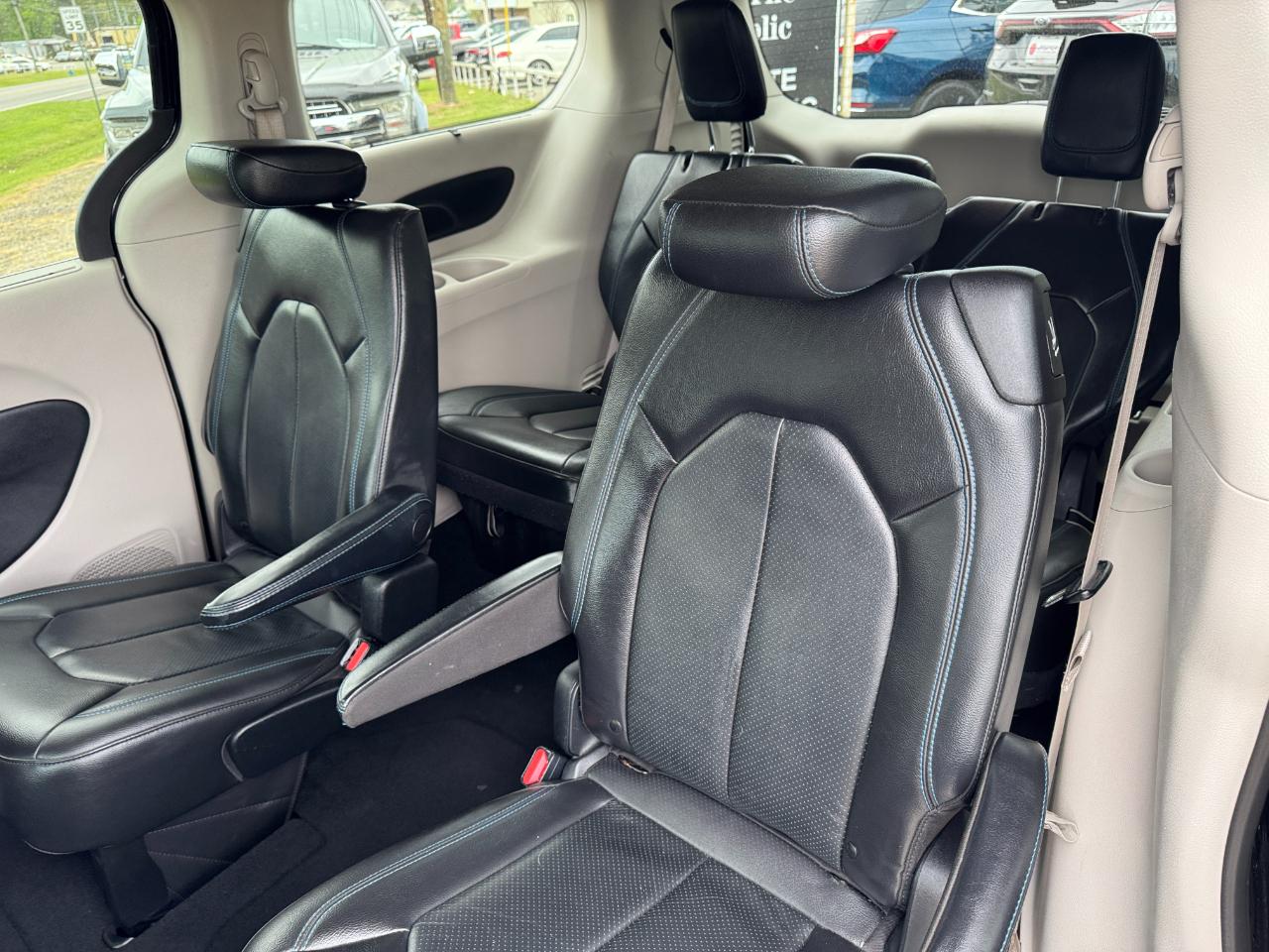 Chrysler Pacifica Touring L FWD 2021