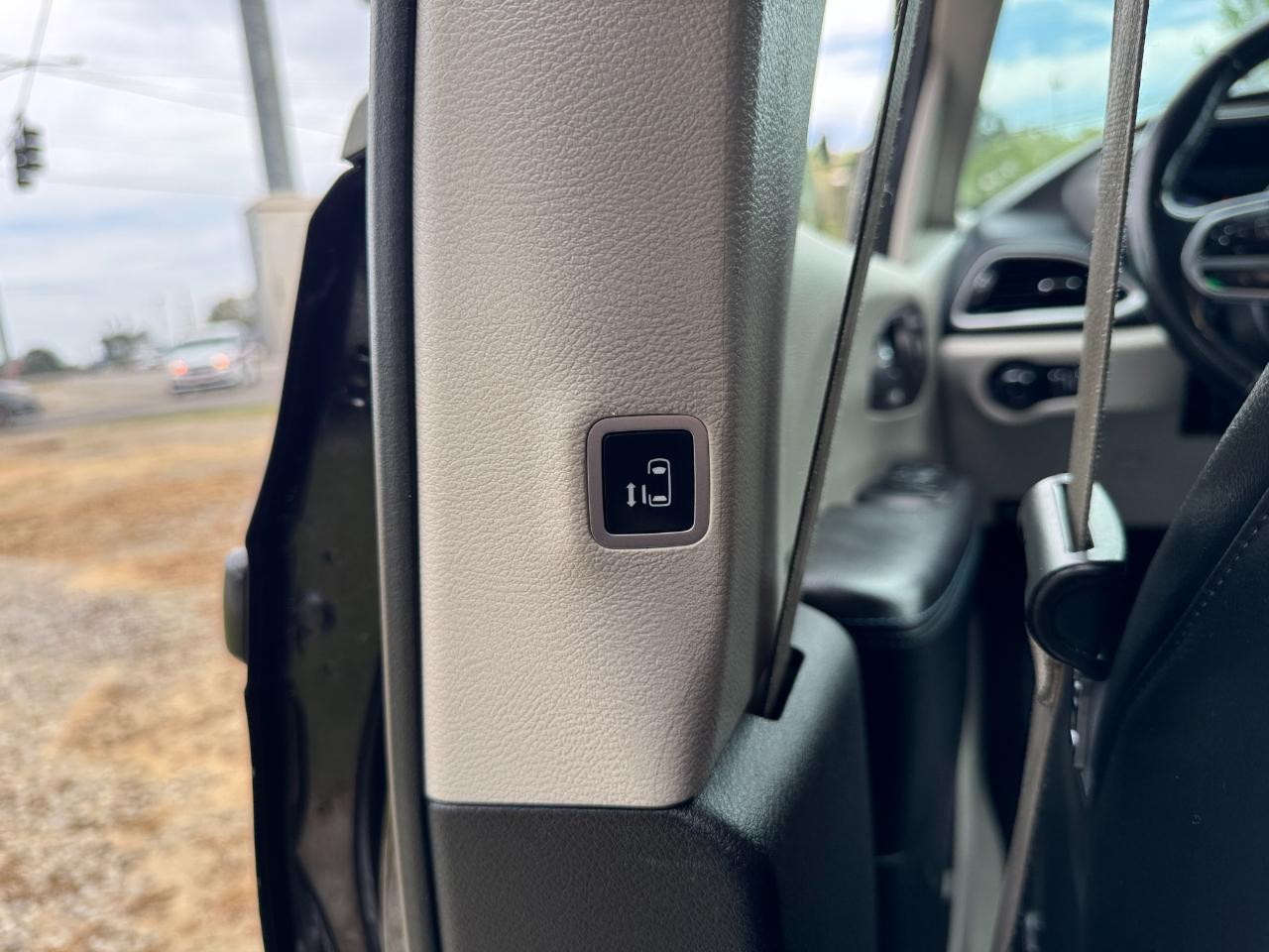 Chrysler Pacifica Touring L FWD 2021