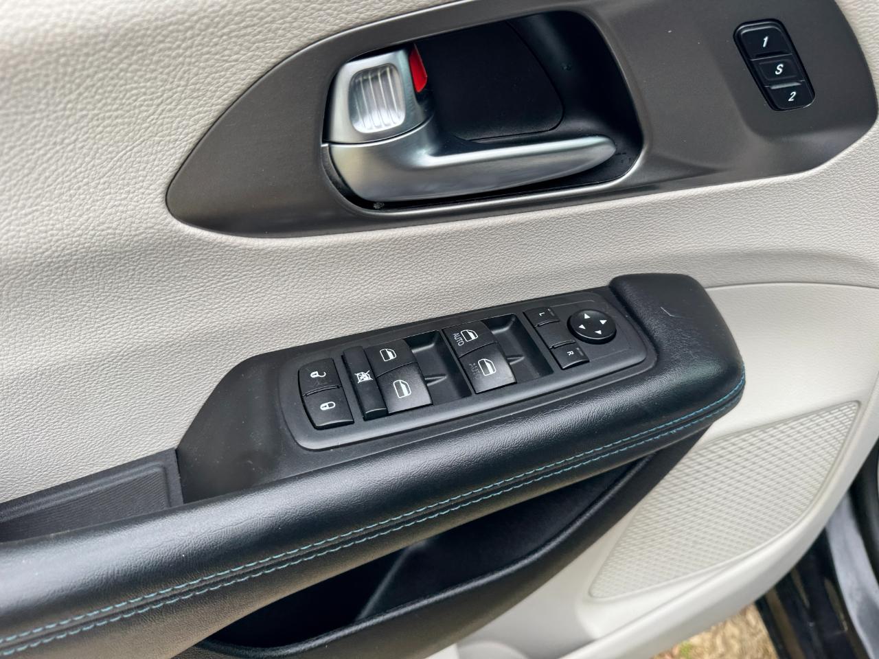 Chrysler Pacifica Touring L FWD 2021