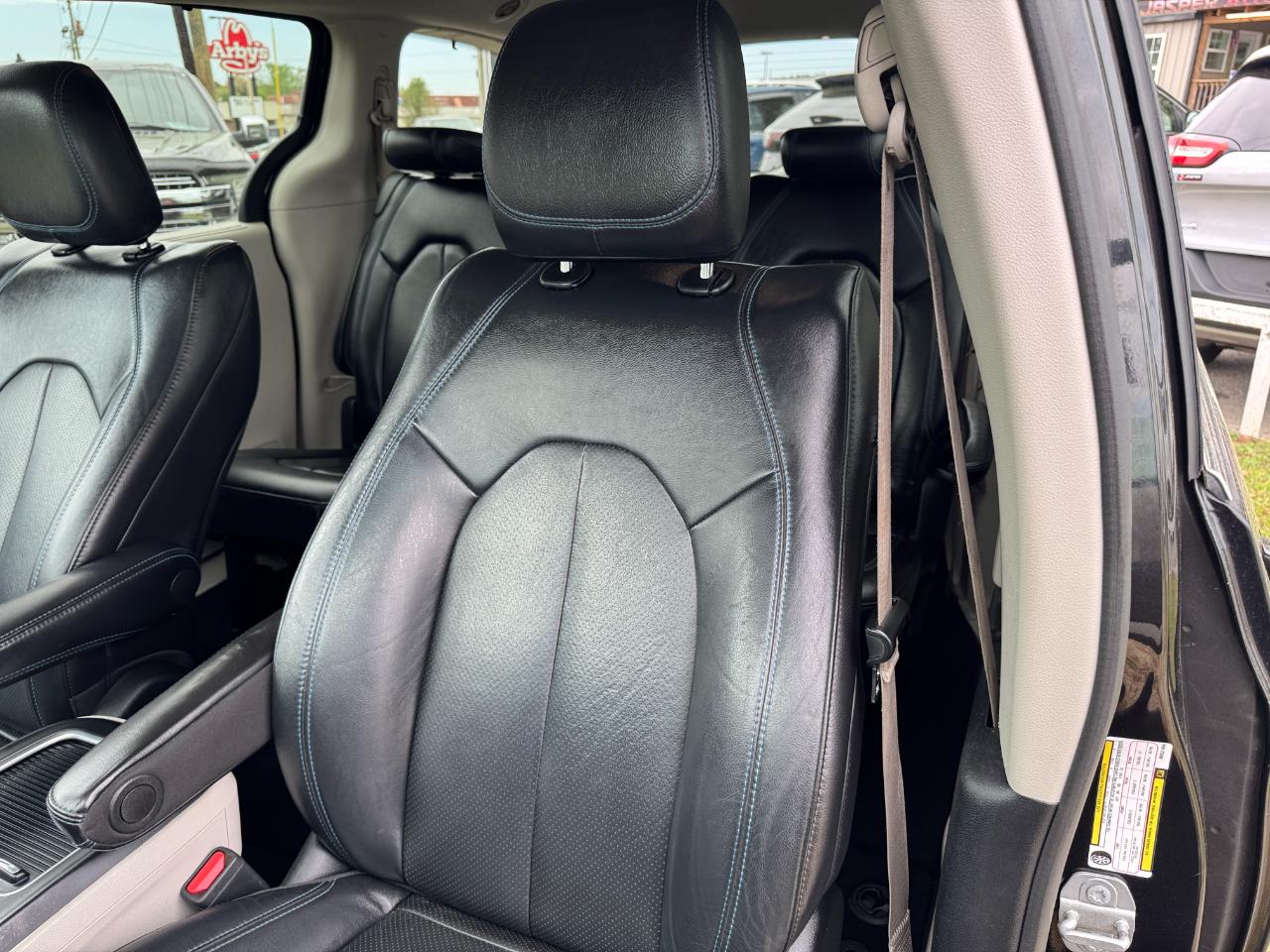 Chrysler Pacifica Touring L FWD 2021