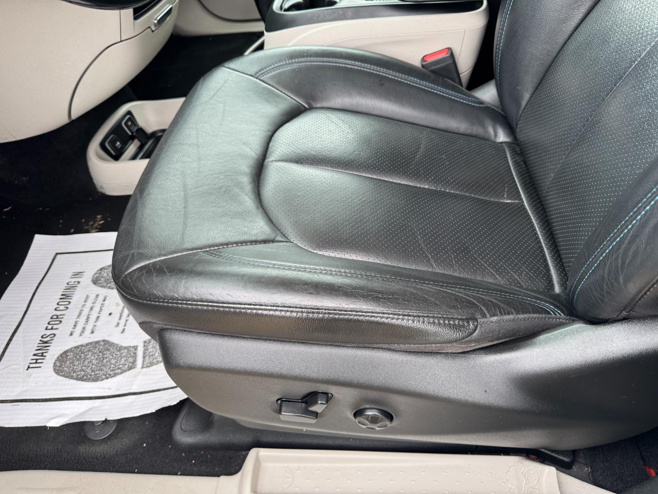 Chrysler Pacifica Touring L FWD 2021