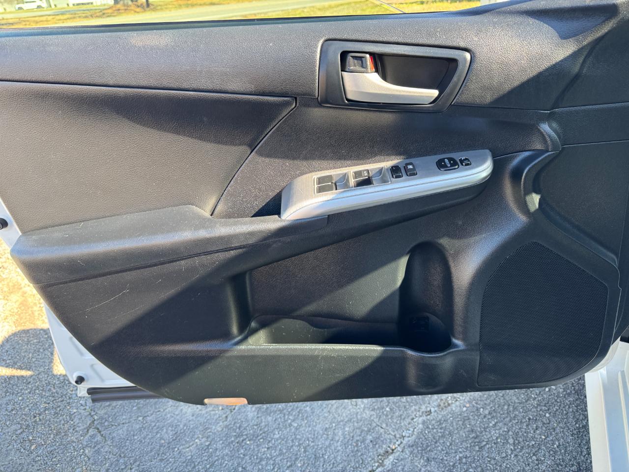 Toyota Camry 4dr Sdn I4 Auto SE (Natl) 2014