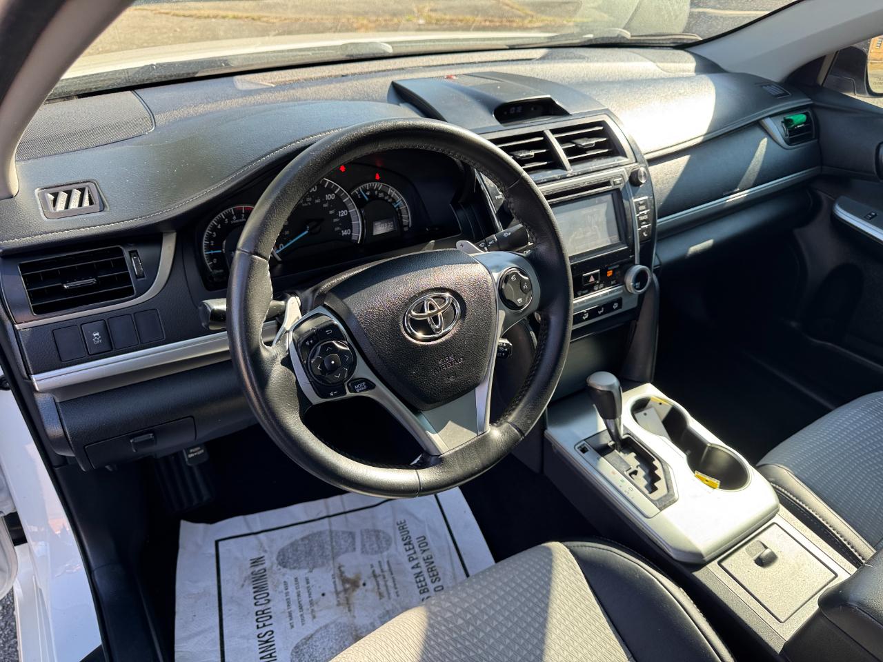 Toyota Camry 4dr Sdn I4 Auto SE (Natl) 2014