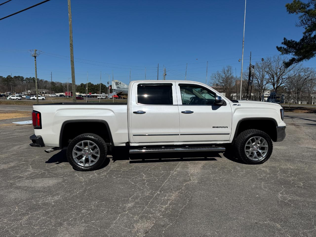 GMC Sierra 1500 4WD Crew Cab 143.5" SLT 2018