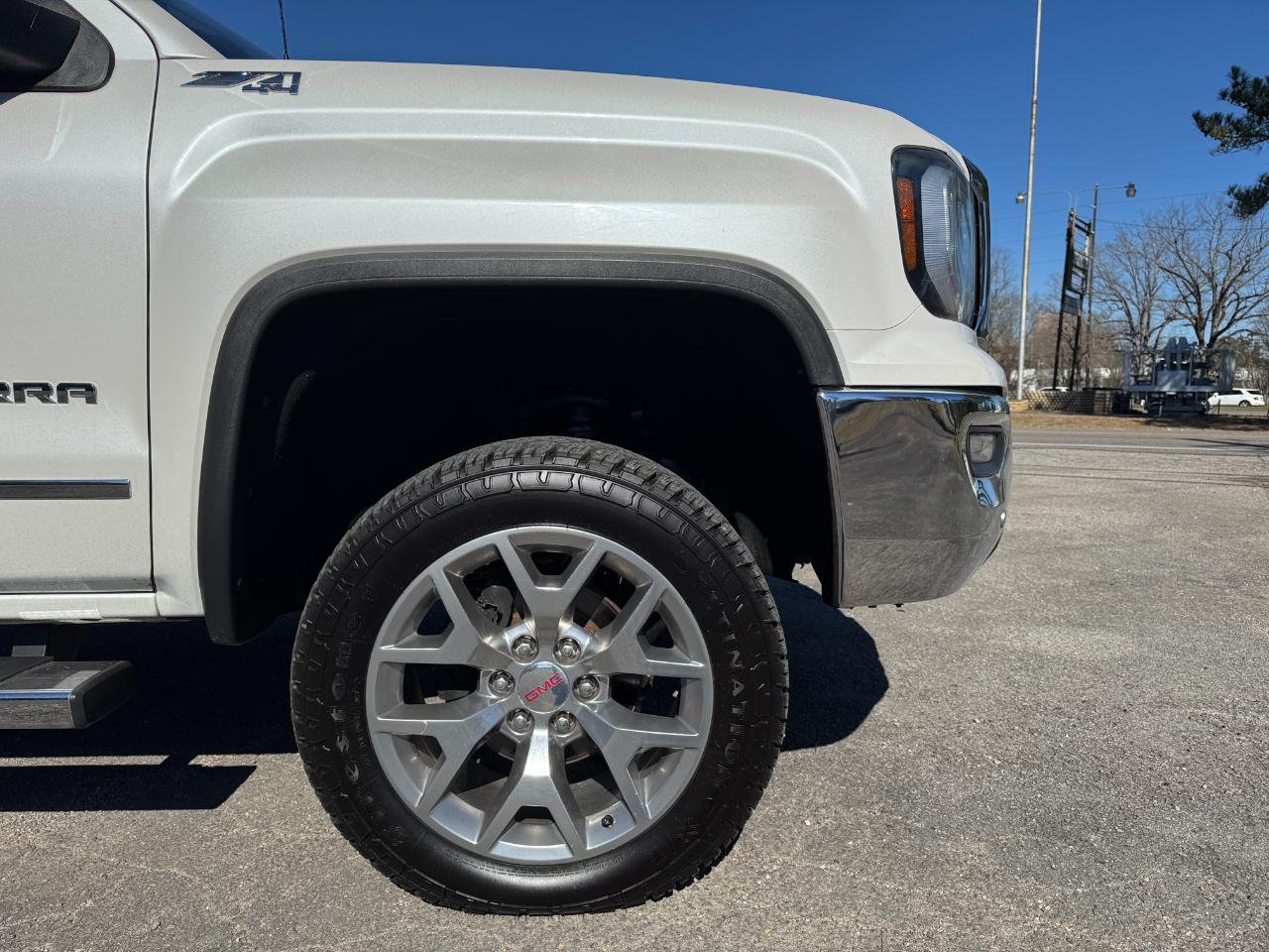 GMC Sierra 1500 4WD Crew Cab 143.5" SLT 2018