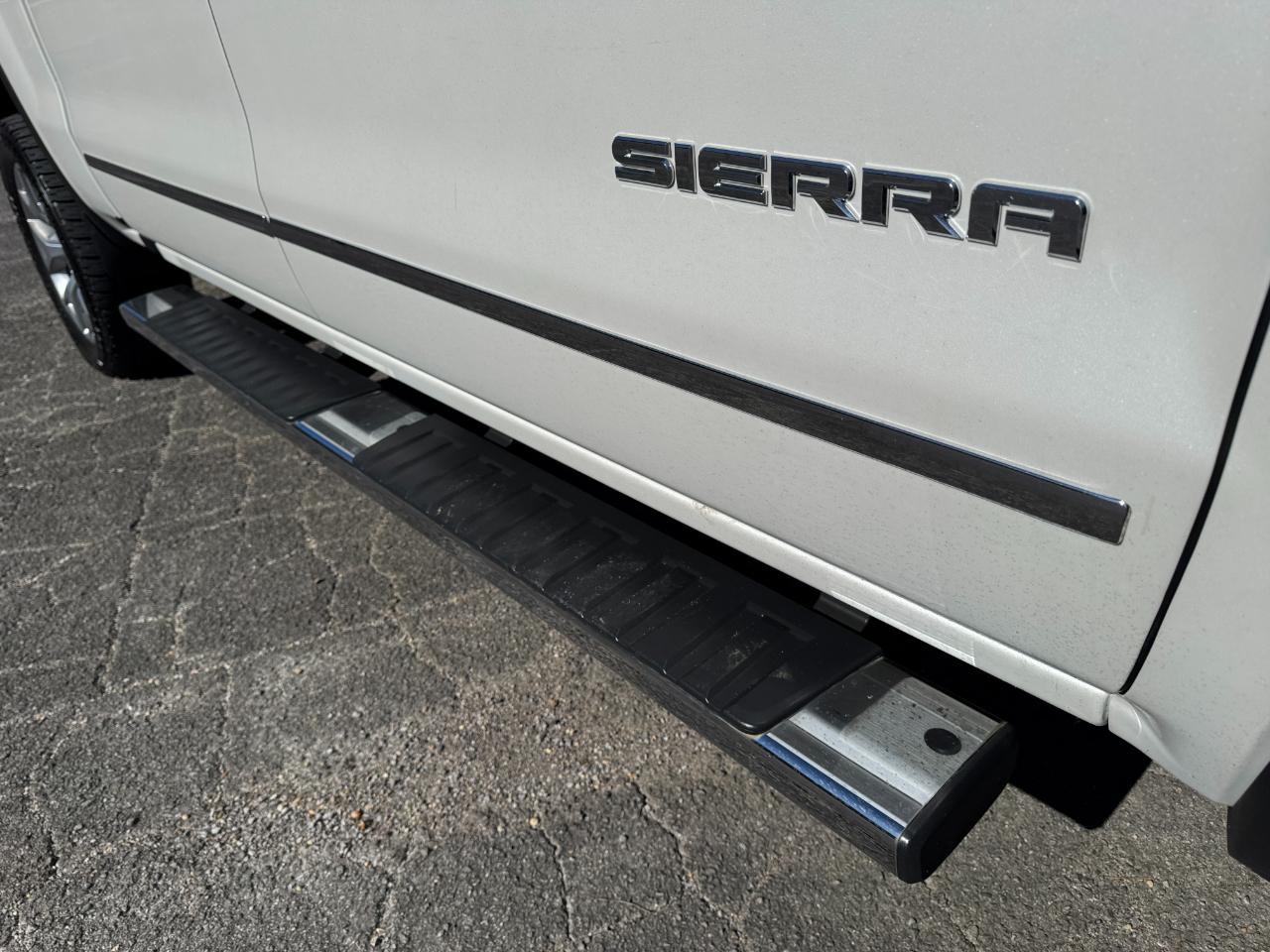 GMC Sierra 1500 4WD Crew Cab 143.5" SLT 2018