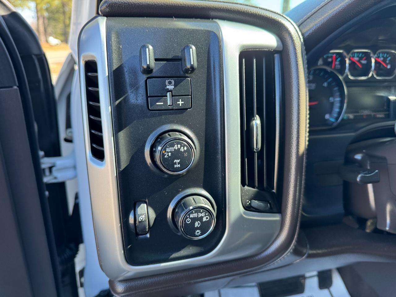 GMC Sierra 1500 4WD Crew Cab 143.5" SLT 2018