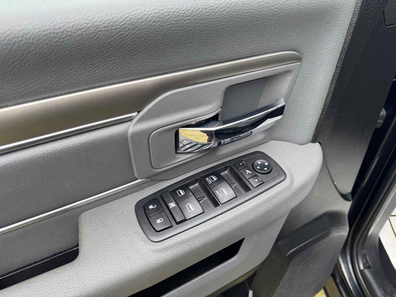 RAM 1500 Classic Big Horn 4x4 Crew Cab 5'7" Box 2019