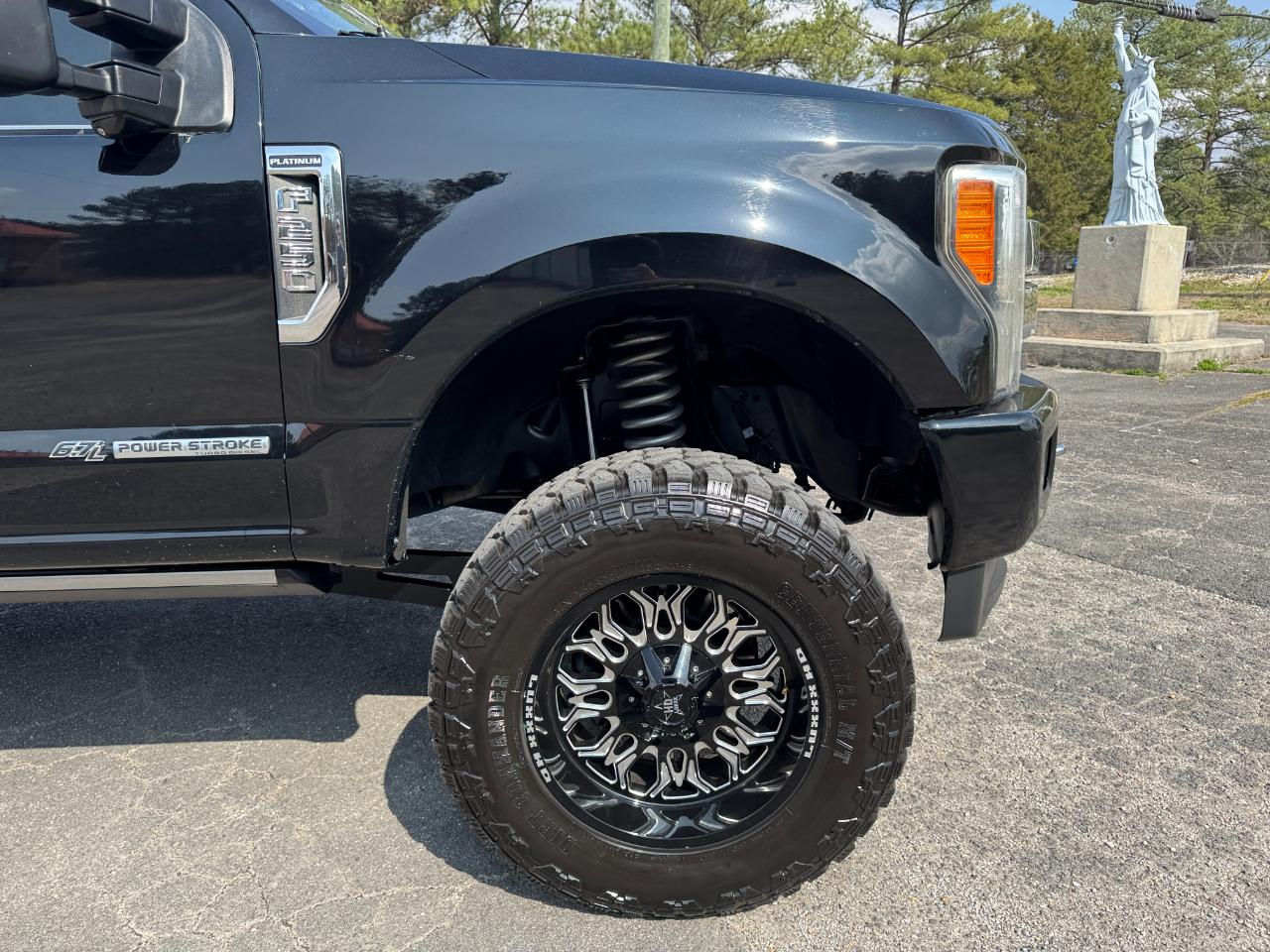 Ford Super Duty F-250 SRW Platinum 4WD Crew Cab 8' Box 2017