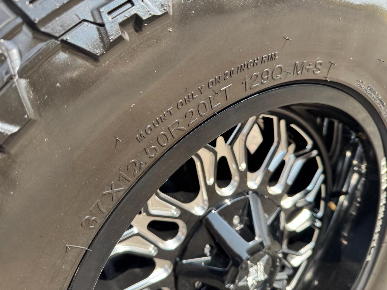 Ford Super Duty F-250 SRW Platinum 4WD Crew Cab 8' Box 2017