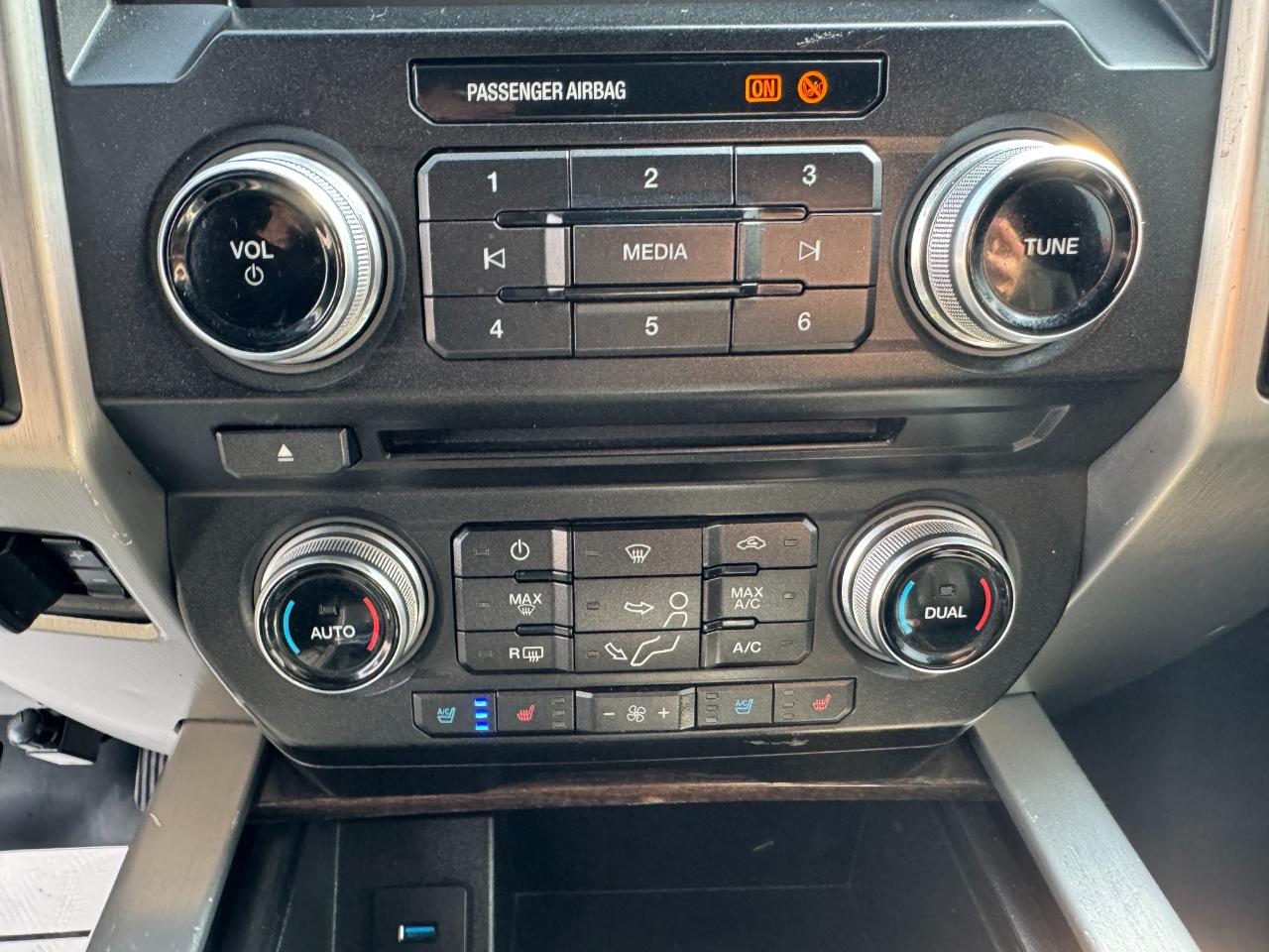 Ford Super Duty F-250 SRW Platinum 4WD Crew Cab 8' Box 2017