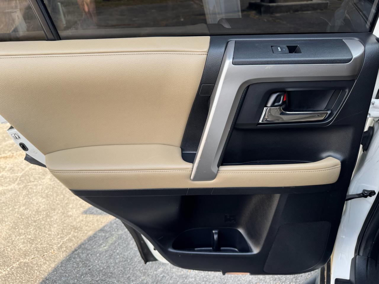 Toyota 4Runner RWD 4dr V6 SR5 Premium (Natl) 2016