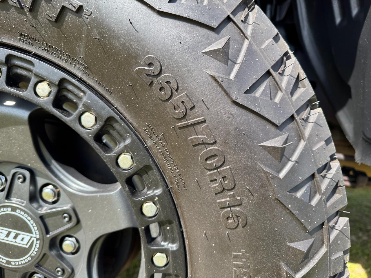 Toyota Tacoma 2WD SR Double Cab 5' Bed I4 AT (Natl) 2021