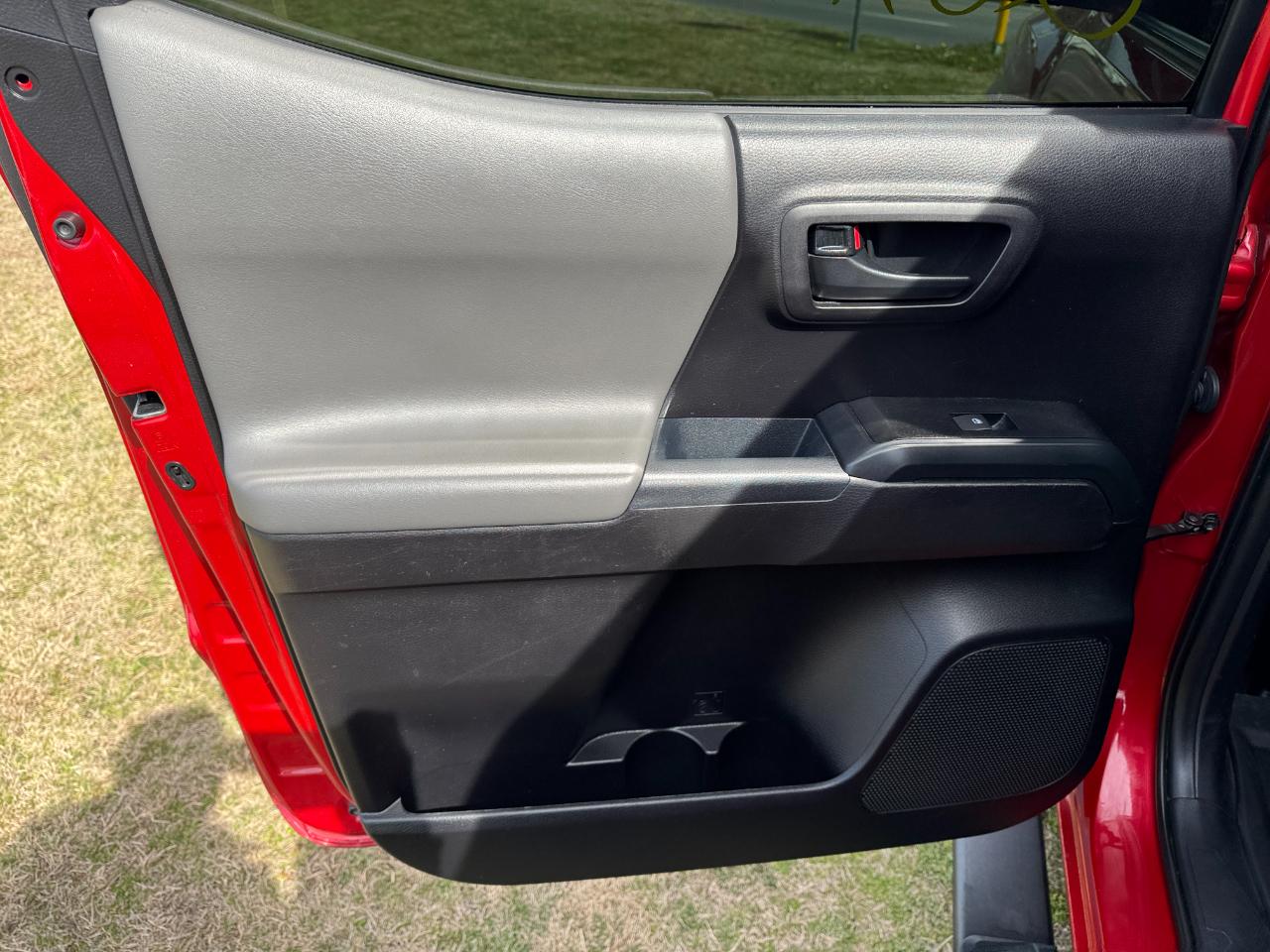 Toyota Tacoma 2WD SR Double Cab 5' Bed I4 AT (Natl) 2021