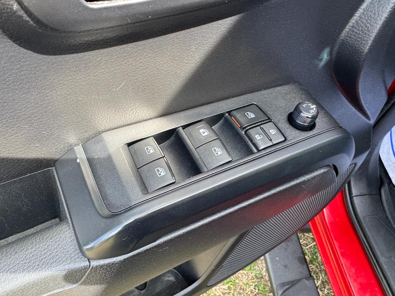 Toyota Tacoma 2WD SR Double Cab 5' Bed I4 AT (Natl) 2021