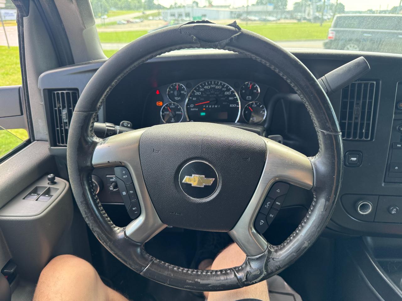 Chevrolet Express Cargo Van RWD 2500 135" 2017