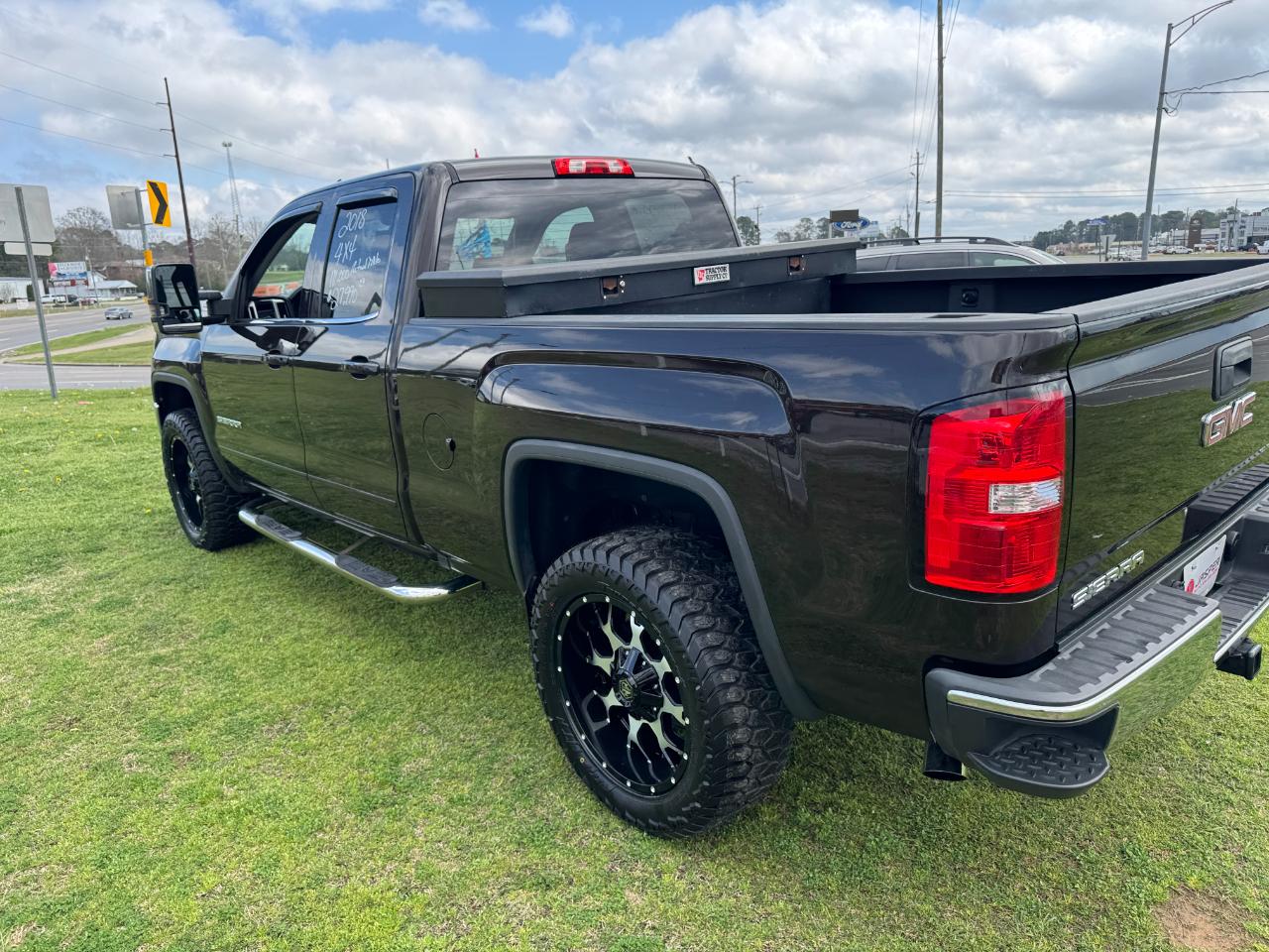 GMC Sierra 1500 4WD Double Cab 143.5" SLE 2018