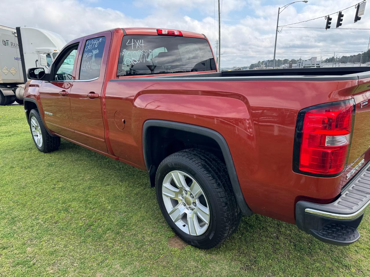 GMC Sierra 1500 4WD Double Cab 143.5" SLE 2015