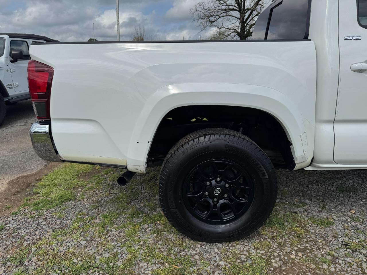 Toyota Tacoma 2WD SR5 Double Cab 5' Bed V6 AT (Natl) 2021