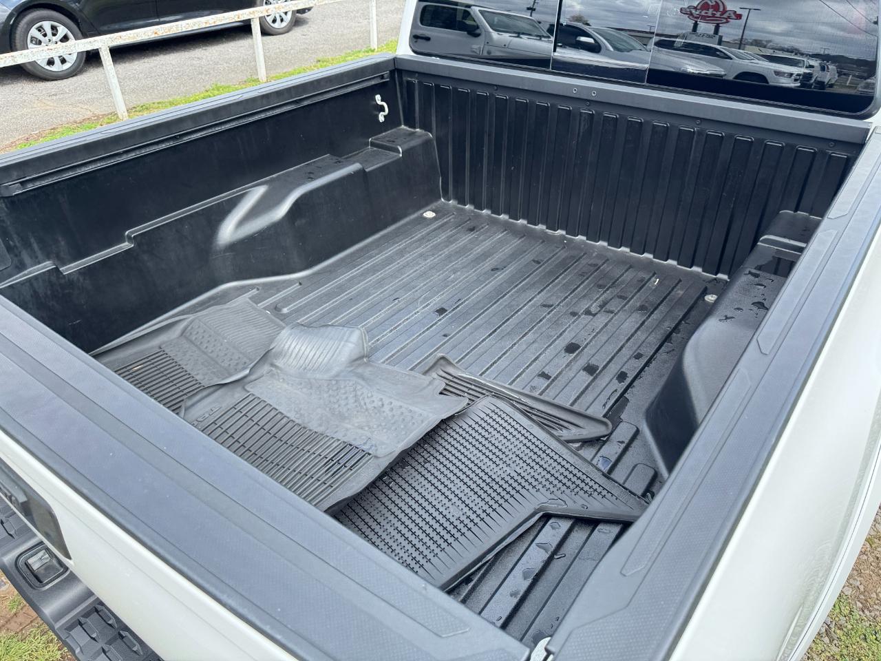 Toyota Tacoma 2WD SR5 Double Cab 5' Bed V6 AT (Natl) 2021