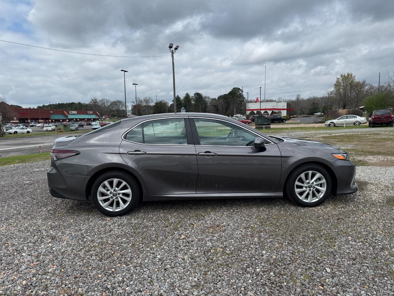 Toyota Camry LE Auto (Natl) 2021