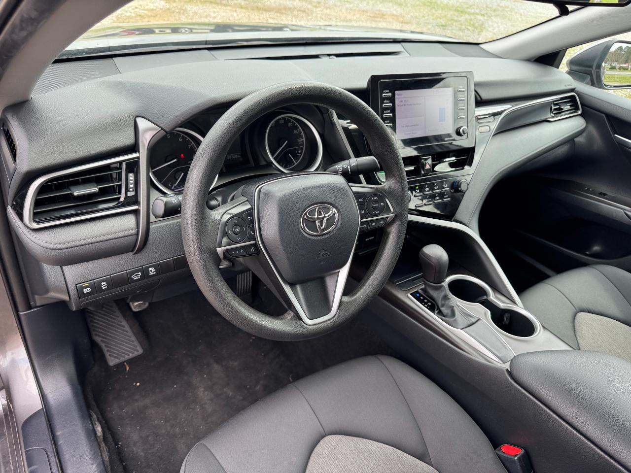 Toyota Camry LE Auto (Natl) 2021