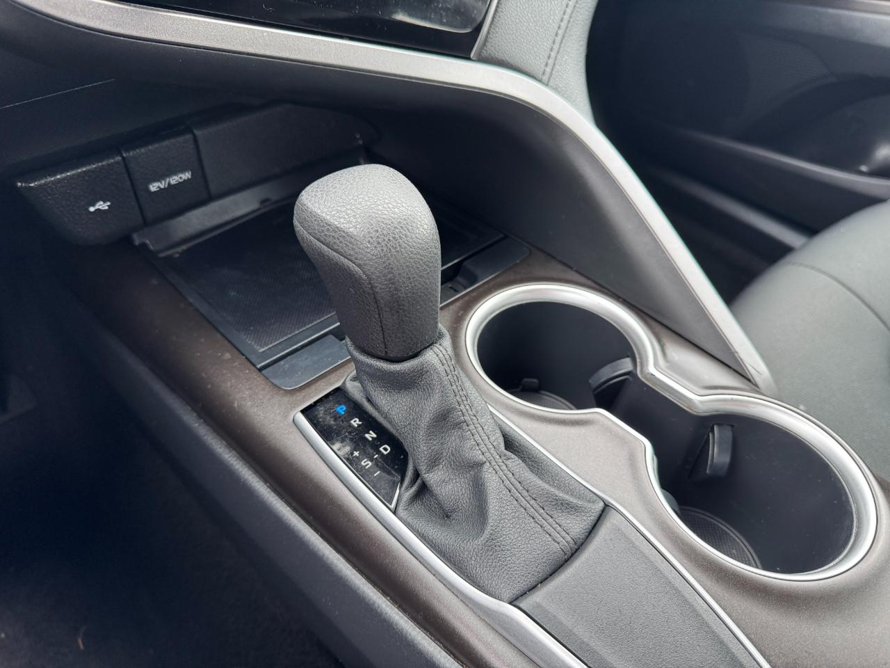 Toyota Camry LE Auto (Natl) 2021