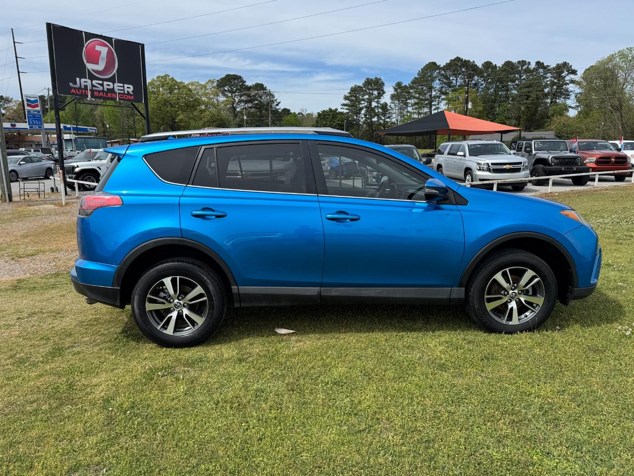 Toyota RAV4 XLE FWD (Natl) 2018