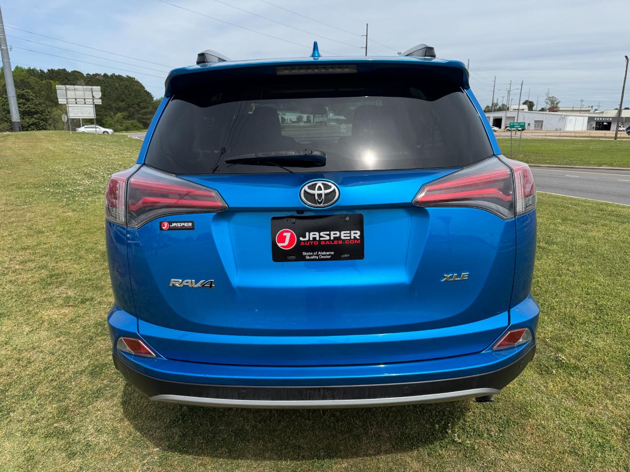Toyota RAV4 XLE FWD (Natl) 2018
