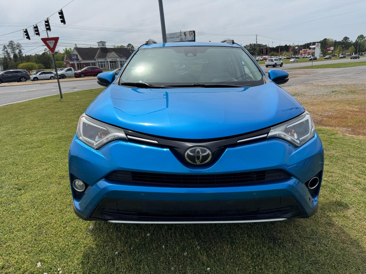 Toyota RAV4 XLE FWD (Natl) 2018