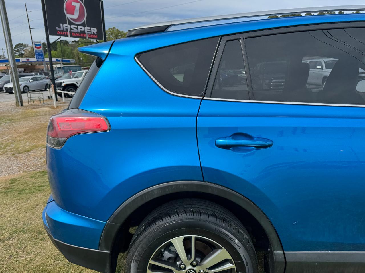 Toyota RAV4 XLE FWD (Natl) 2018