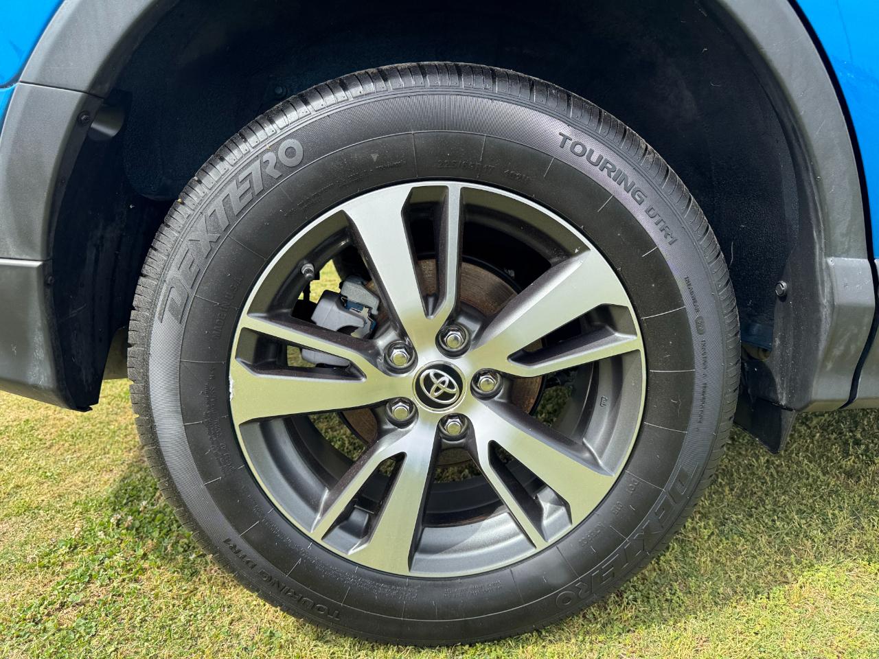 Toyota RAV4 XLE FWD (Natl) 2018