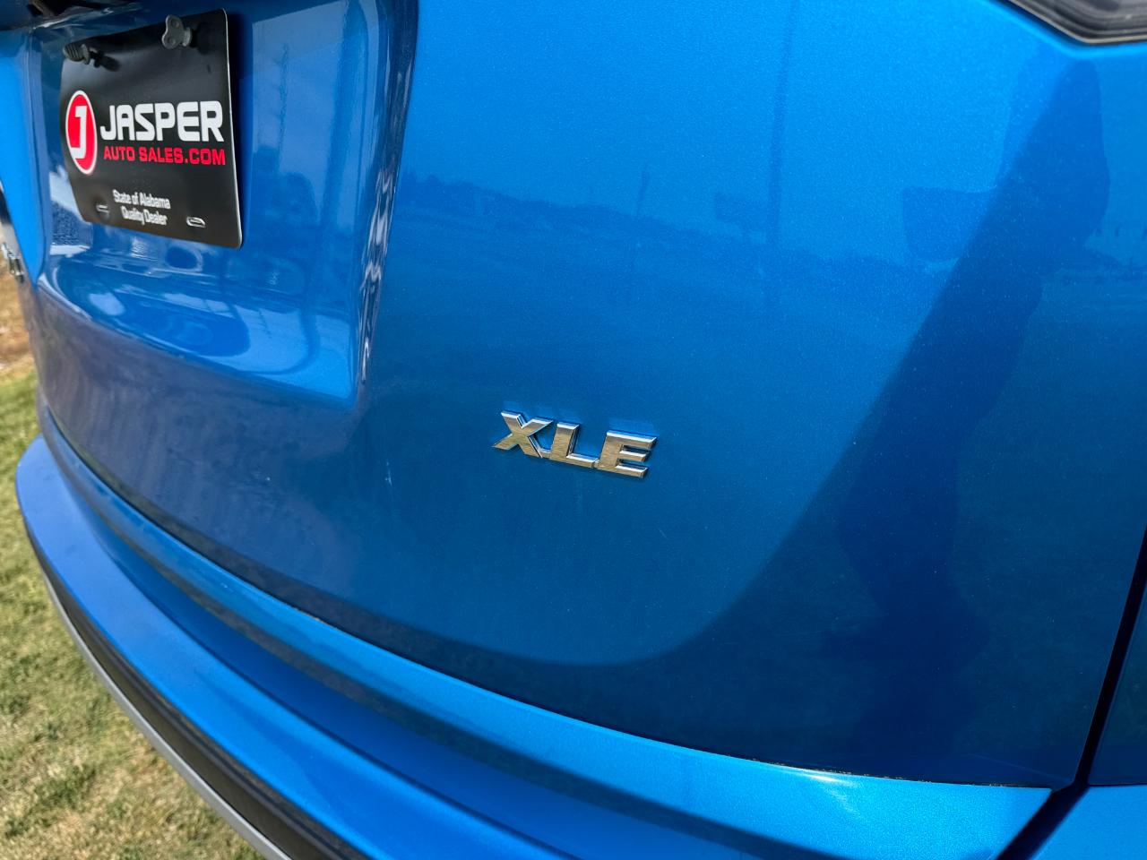 Toyota RAV4 XLE FWD (Natl) 2018