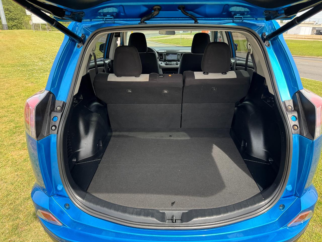 Toyota RAV4 XLE FWD (Natl) 2018