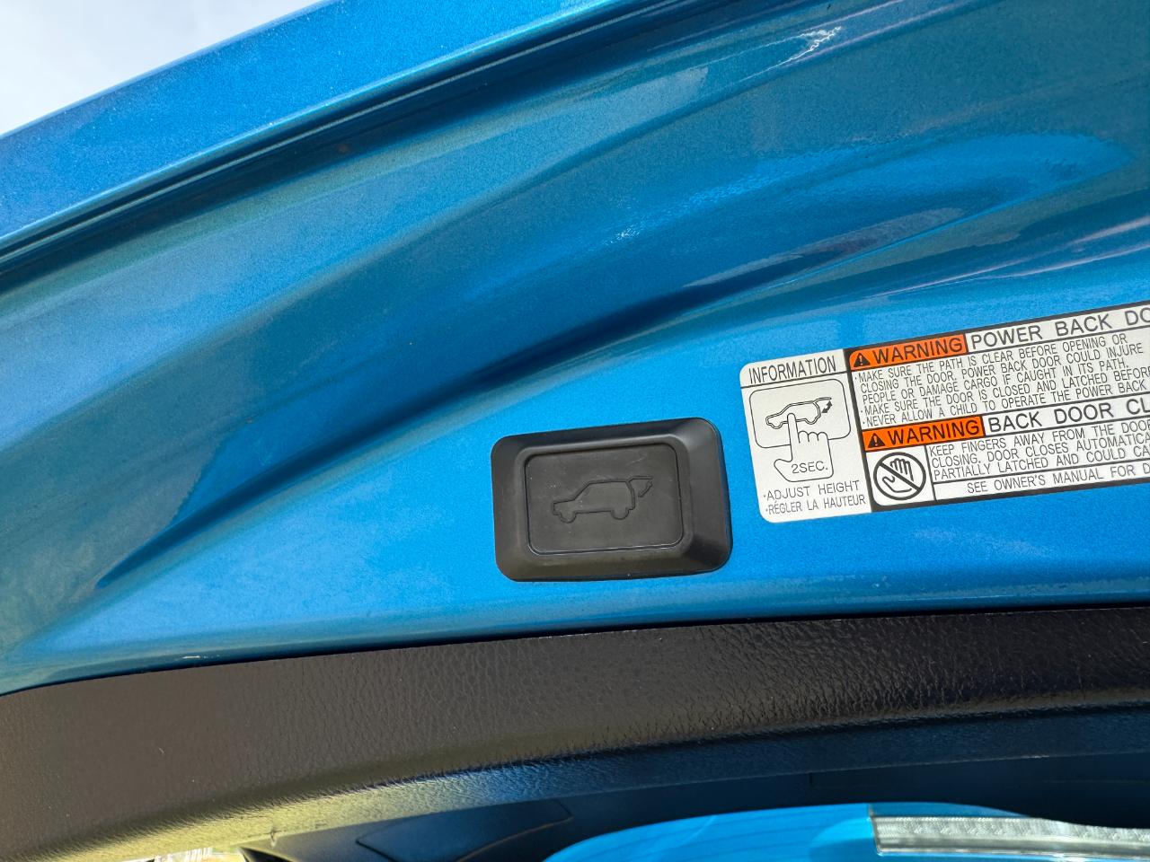 Toyota RAV4 XLE FWD (Natl) 2018