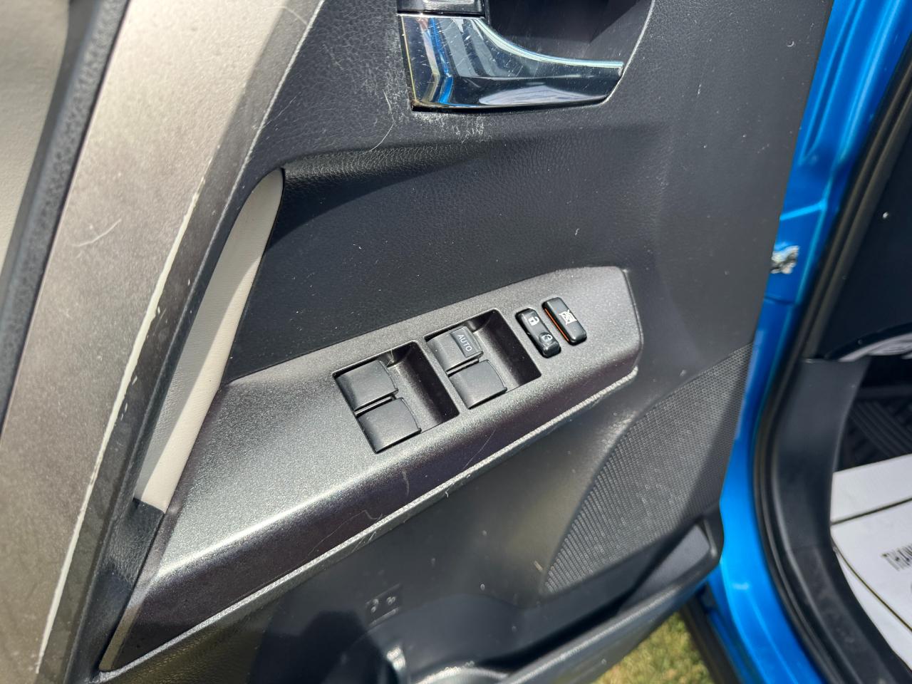 Toyota RAV4 XLE FWD (Natl) 2018