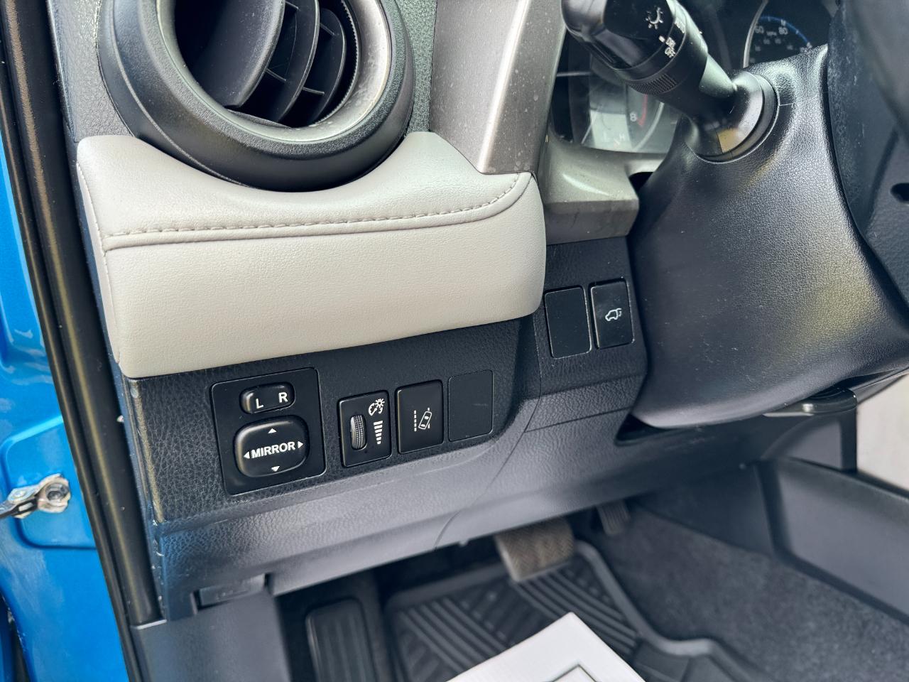 Toyota RAV4 XLE FWD (Natl) 2018