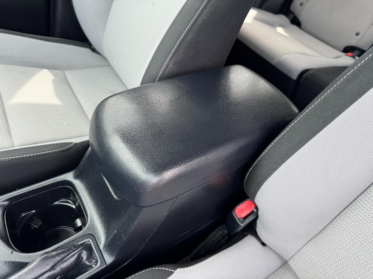 Toyota RAV4 XLE FWD (Natl) 2018