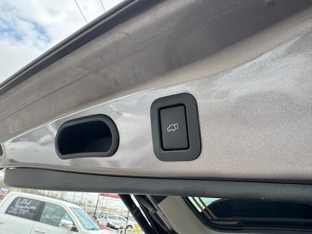 Toyota Highlander FWD 4dr V6 Limited (Natl) 2015