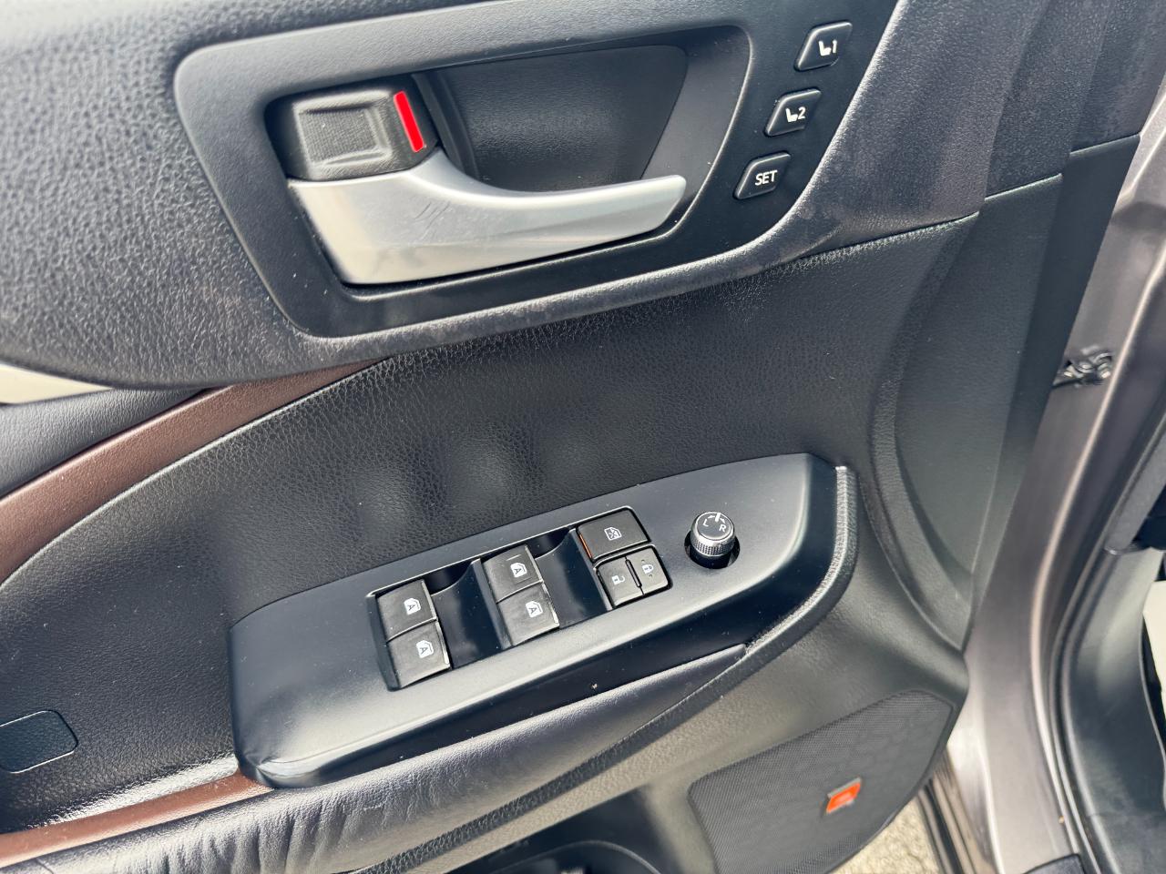 Toyota Highlander FWD 4dr V6 Limited (Natl) 2015