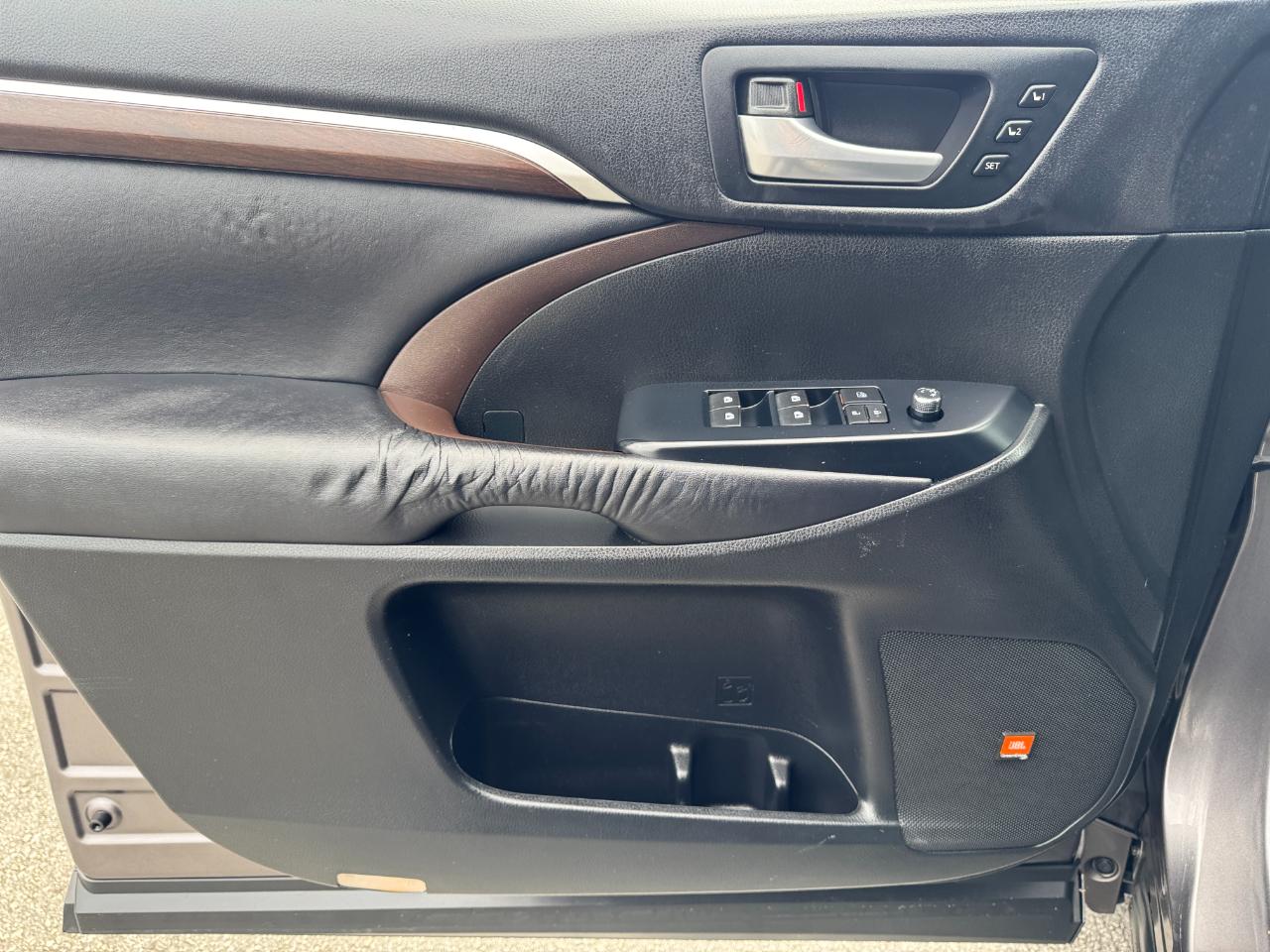 Toyota Highlander FWD 4dr V6 Limited (Natl) 2015