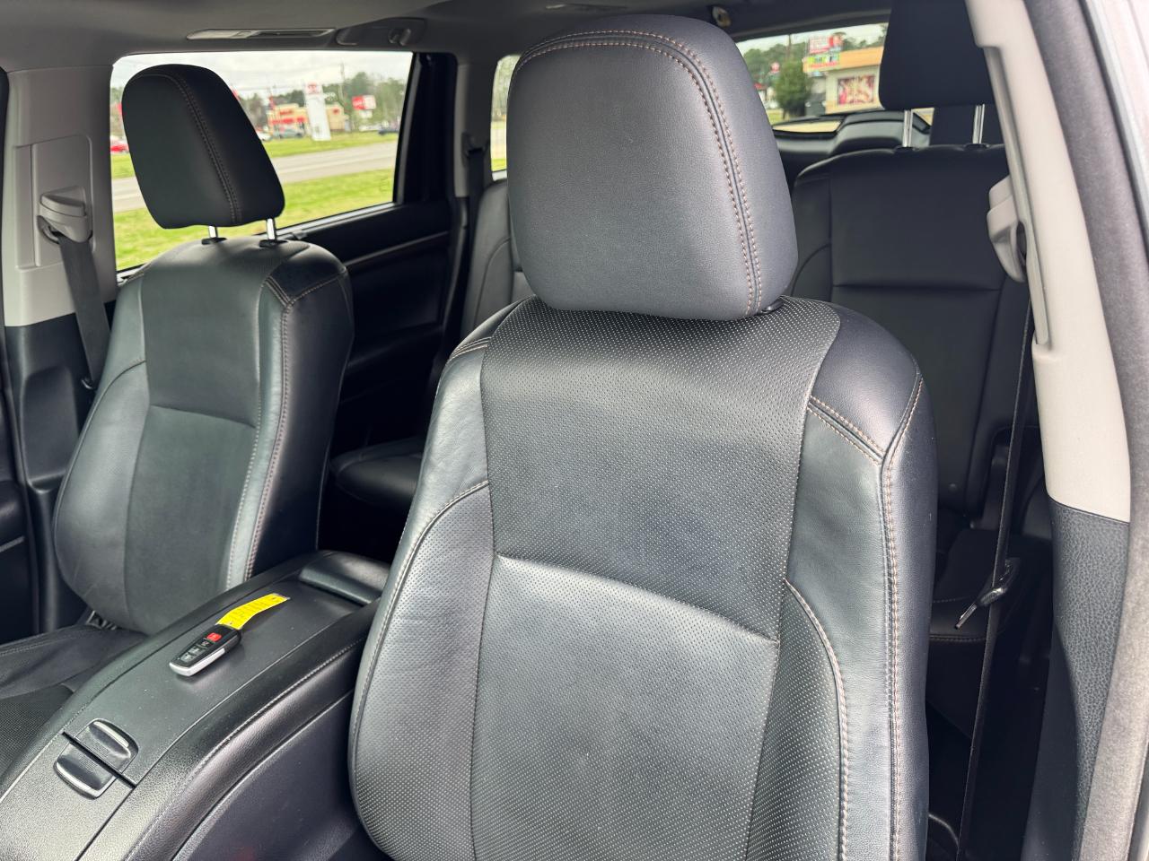 Toyota Highlander FWD 4dr V6 Limited (Natl) 2015