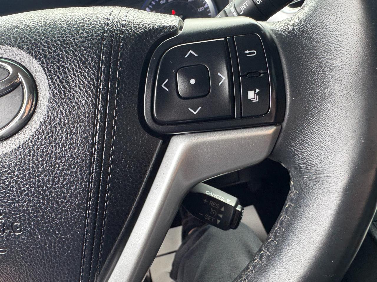 Toyota Highlander FWD 4dr V6 Limited (Natl) 2015