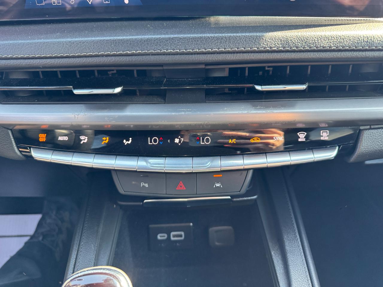 Cadillac XT4 FWD 4dr Premium Luxury 2024