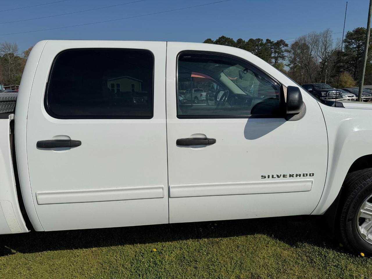 Chevrolet Silverado 1500 4WD Crew Cab 143.5" LT 2011