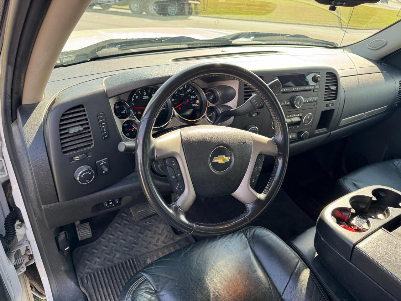 Chevrolet Silverado 1500 4WD Crew Cab 143.5" LT 2011