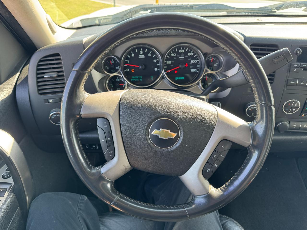 Chevrolet Silverado 1500 4WD Crew Cab 143.5" LT 2011