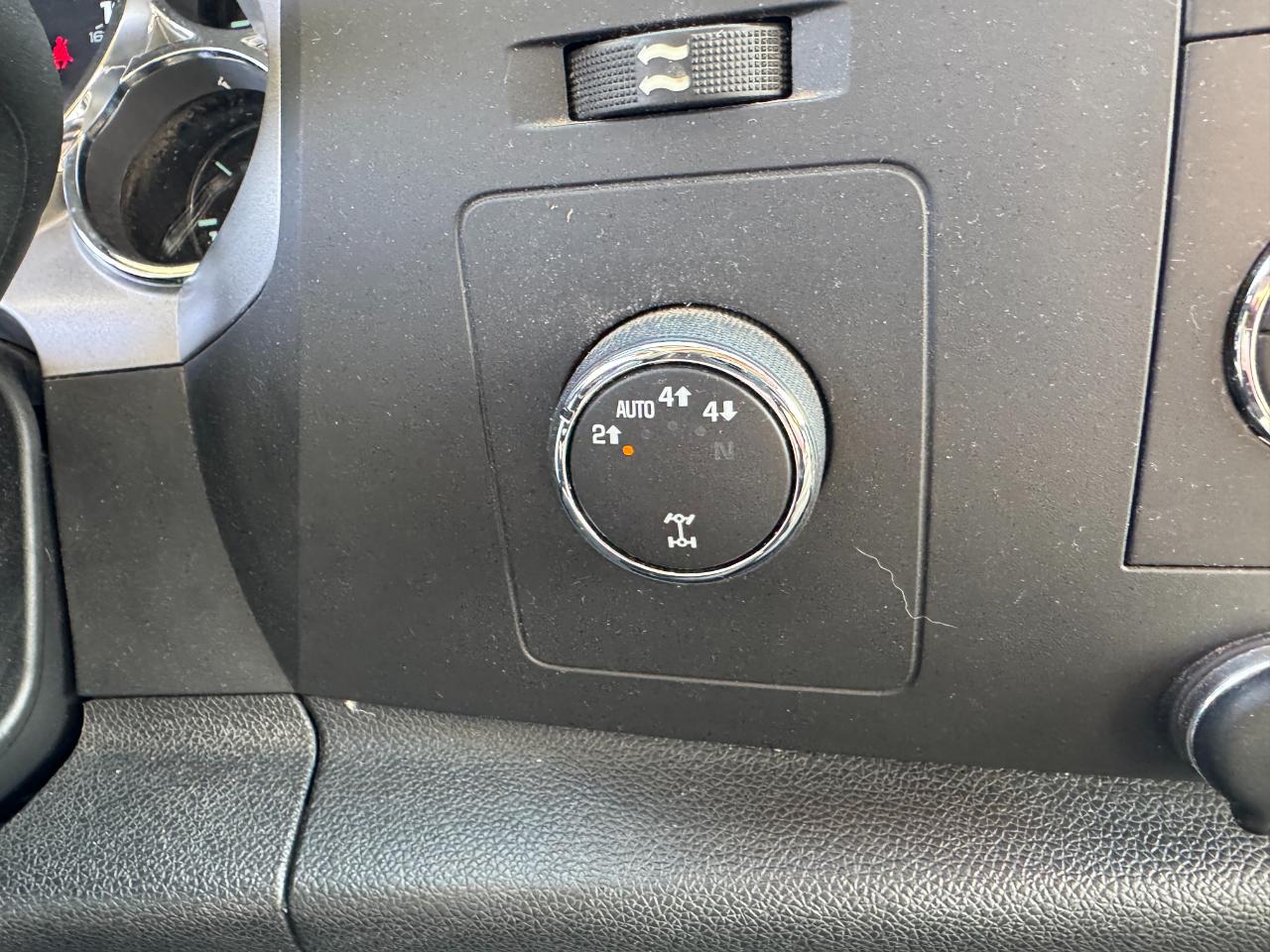 Chevrolet Silverado 1500 4WD Crew Cab 143.5" LT 2011